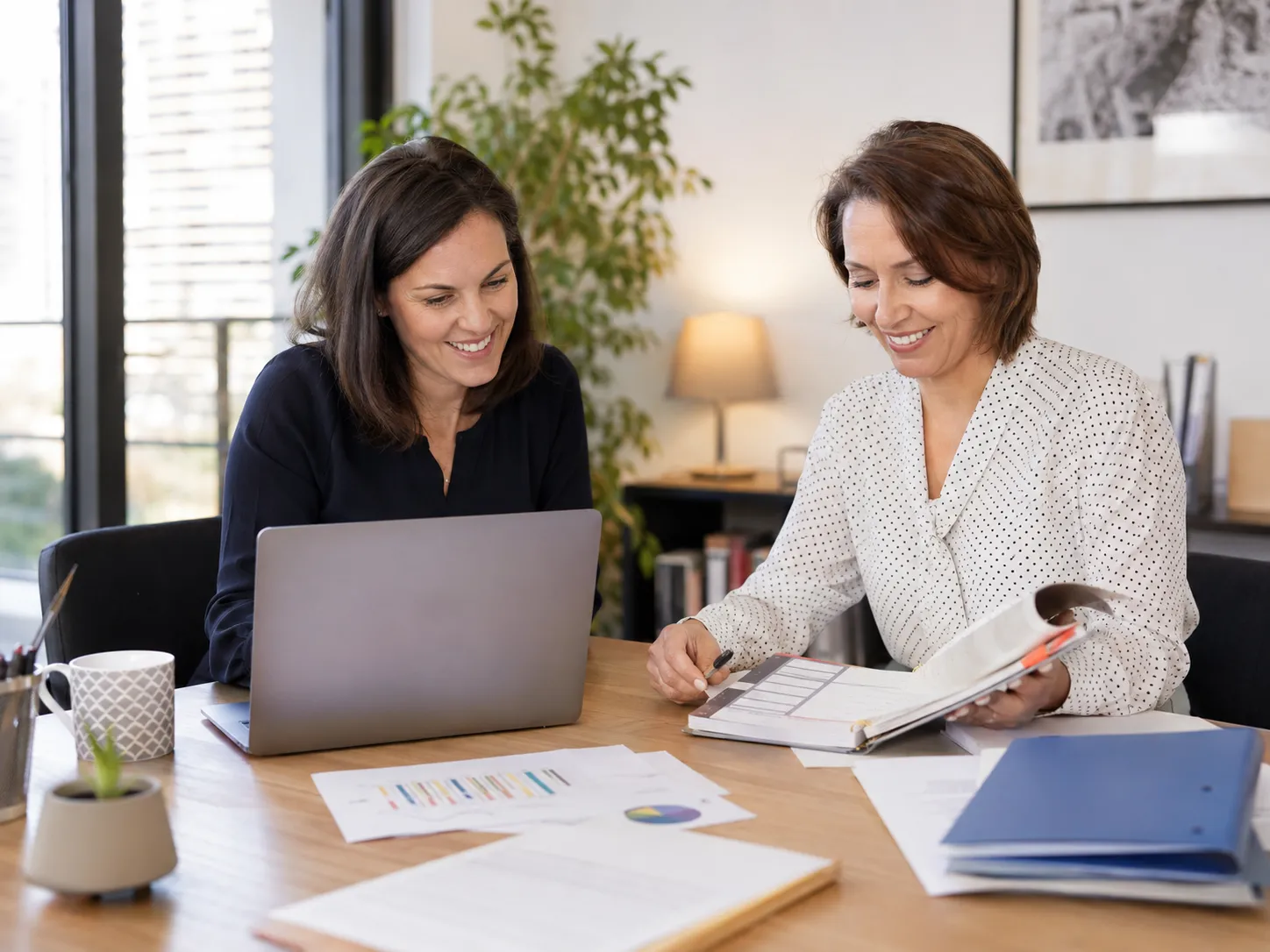 assistante administrative externalisée ou embauche, comparatif organisation TPE, dirigeant petite entreprise, secrétaire indépendante, Seine-et-Marne, Meaux, Coulommiers